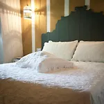 Spacious Flat With Castle View In Tuscany 아파트
