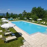 Spacious Flat With Castle View In Tuscany 아파트 *