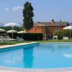 Spacious Flat With Castle View In Tuscany