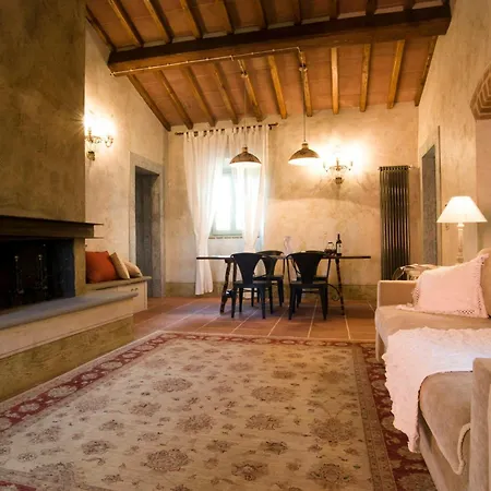 Spacious Flat With Castle View In Tuscany 아파트 *