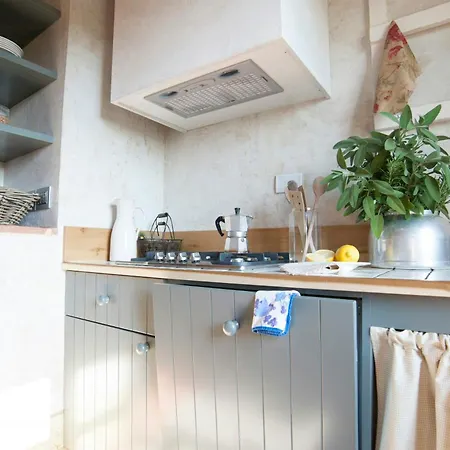 Spacious Flat With Castle View In Tuscany 아파트