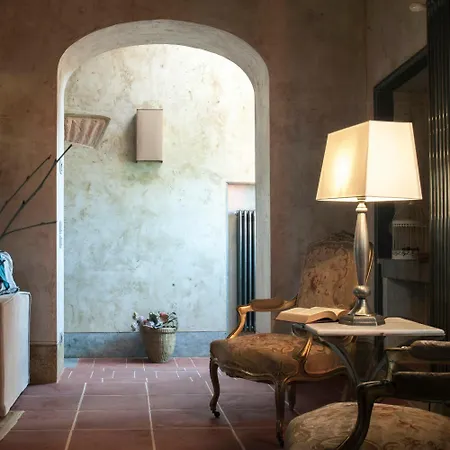 Spacious Flat With Castle View In Tuscany 公寓